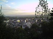 A cidade de Sarria, capital da comarca de Sarria e quinto concello da provincia en poboación.