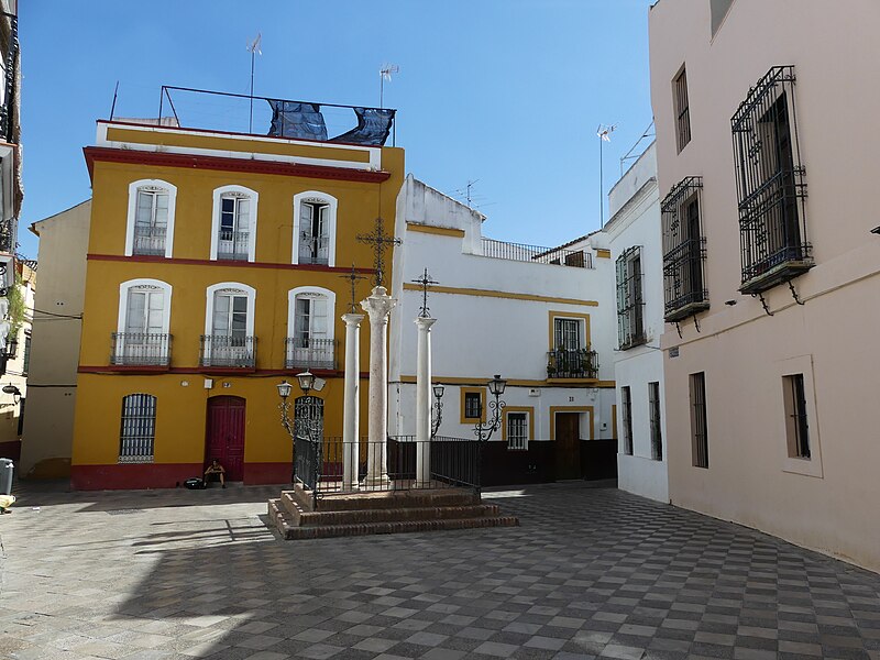 File:Plaza de las Cruces (Sevilla).jpg