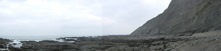 Rasa mareal en Motrico, Guipúzcoa, (España), zona llamada Siete playas