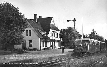 Burgsviks station på Gotland med Hilding Carlsson-rälsbuss. Fotot taget 1945–1947