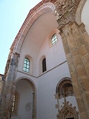 Vestiges du second transept.