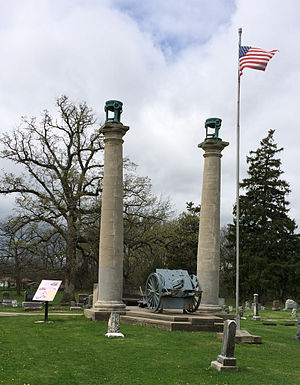 橡樹山公墓（英语：Oak Hill Cemetery (Lewistown, Illinois)）的舊法院殘跡