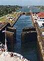 English: Gatun Locks. Español: Apertura de las esclusas de Gatún