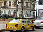 Taxi à Panama. Les taxis sont tous de couleur jaune.