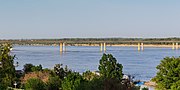 Russie. Le pont de la Volga à Volgograd.