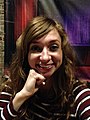 Lauren Lapkus interpreta Denise