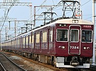 7300系による梅田駅（現・大阪梅田駅）行き通勤特急（2017年7月31日）