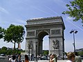 Ático neoclássico presente no Arco do Triunfo em França.