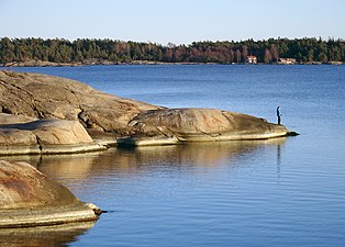 Gårdsfjärdens klippor vid Strandvägen.