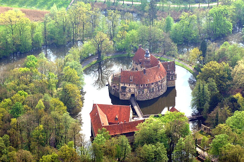 File:20140412 120159 Burg Vischering (DSC00153).jpg