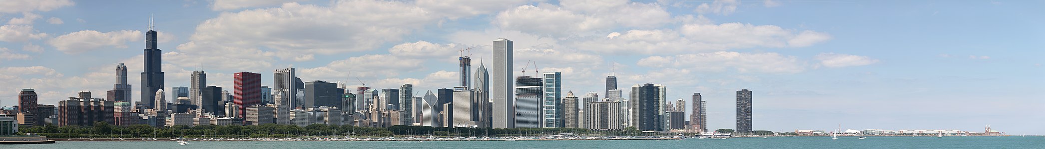 Chicago (Illinois, ABD) şehir merkezinin Adler Planetarium'dan manzarası (16 Ağustos 2008). (Üreten: Dschwen)