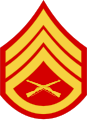 Distintivo di grado di Staff sergeant dello U.S. Marine Corps, indossato sulle maniche.