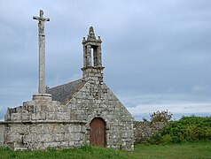 La chapelle Saint-Yves et son calvaire.