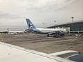 Al fondo: Viva Aerobus (EI-EUA) junto a un Dornier 228-212 de Mayair (XA-UNF) y un Airbus A320-214 de Interjet (XA-NBA) en el Aeropuerto Internacional de Veracruz.