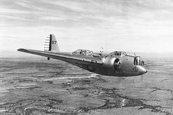 Un bombardier Martin B-10 de l’US Air Force en vol, en 1935, utilisé durant la Seconde Guerre mondiale. (définition réelle 763 × 509*)