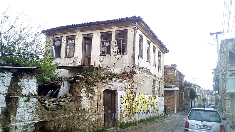 File:House in Korçë 04.jpg