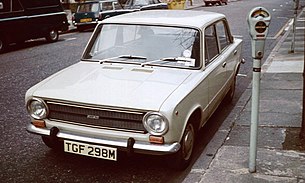 Fiat 124 у паркомата в Лондоне, 1975 год.