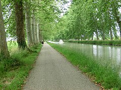 Le canal latéral à la Garonne à Malause.