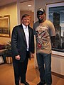 Donald Trump kun iama usona korbopilko-ludisto Dennis Rodman.