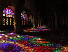 Second place: A view of the interior of Nasir ol Molk Mosque located in Shiraz. – Atribuim: Ayyoubsabawiki (cc-by-sa-4.0)