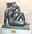 La Pensée, Bronzeplastik von Maillol im Innenhof des gotischen Rathauses