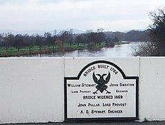 Plaque on Smeatons bridge.jpg