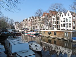 Noordzijde gezien vanaf de brug bij de Amstel