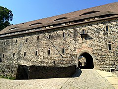 Kornhaus/Marstall, gleichzeitig Zugang zum 2. Burghof