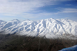 Snöbeklädda berg i Ghazni