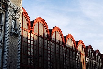 Buitenkant van de perronhal van station Antwerpen-Centraal