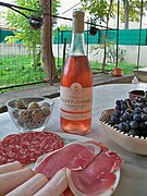 Vin rosé « Château Saint-André » (AOC Costières-de-nîmes).