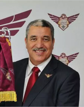 Kamel Akkeb à une remise de trophée au Qatar en 2014.