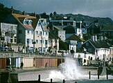 Blick vom Cobb auf die Strandpromenade