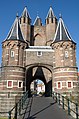 La Amsterdamse Poort, unica porta cittadina rimasta ad Haarlem, Paesi Bassi, fu costruita nel 1355