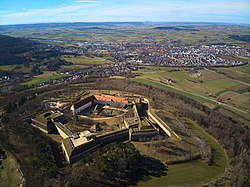 Luftaufnahme der Wülzburg (2020) im Hintergrund Weißenburg