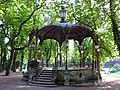 Le kiosque à musique, datant de 1875, dont une réplique a été installée à Béthune.