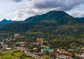 Blick zum Mbeya-Range von der Stadt Mbeya