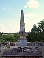 Le monument aux morts près de l'église (août 2012)