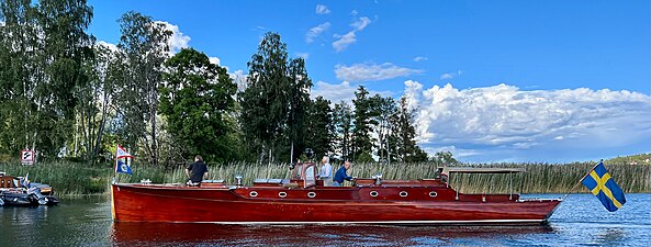 M/Y Loris anlöper Stora Ekholmen utanför Vaxholm, 2022