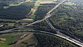 Dreieck Karlsruhe vanuit de lucht. De A5 verloopt van boven naar beneden. Naar links gaat de A8 richting Stuttgart. (2013)