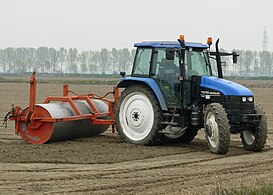 Traktor mit (schmalen) Pflegereifen und Spurverstellfelgen