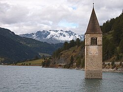 Vodní nádrž Reschensee s věží bývalého kostela