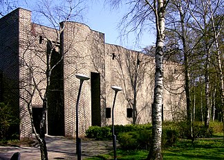 Eingangsseite der Markuskyrkan in Stockholm (Sigurd Lewerentz, 1958–63)