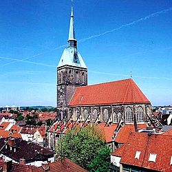 Domkyrkja St. Andreas i Hildesheim. Ho har det høgaste spiret (114,5 m) i Niedersachsen.