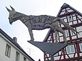 Eselskulptur von Peter Lenk[9] auf dem Marktplatz von Biberach.