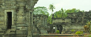 Candi Penataran, Candi termegah dan terluas di Jawa Timur ini terletak di lereng barat daya Gunung Kelud, di sebelah utara Blitar, dibangun pada masa Raja Srengga atau Kertajaya.