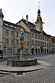 La place de la Palud, la fontaine de la Justice et, au second plan, l'hôtel de ville.