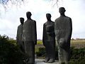 Emil Krieger: „Trauernde Soldaten“ (Treurende soldaten), Duitse oorlogsgraven Langemark, België