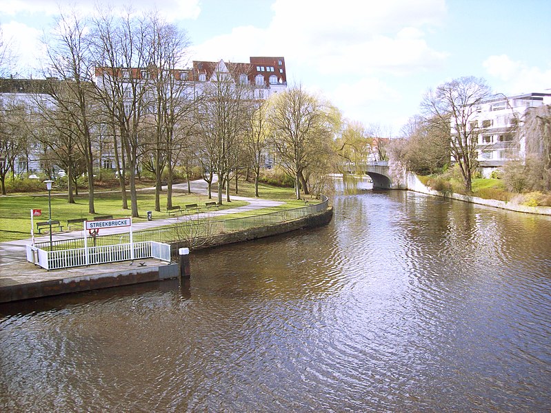 File:Anleger Streekbrücke im Heilwigpark.jpg