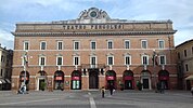 Façade du théâtre Pergolèse, place de la République.